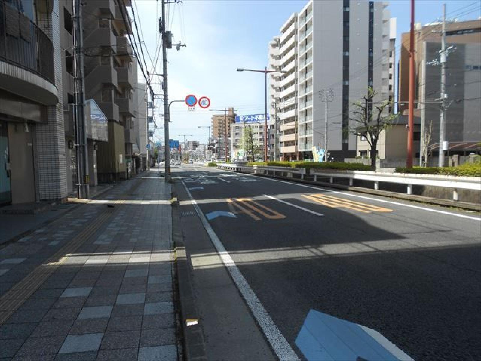 北側前面道路