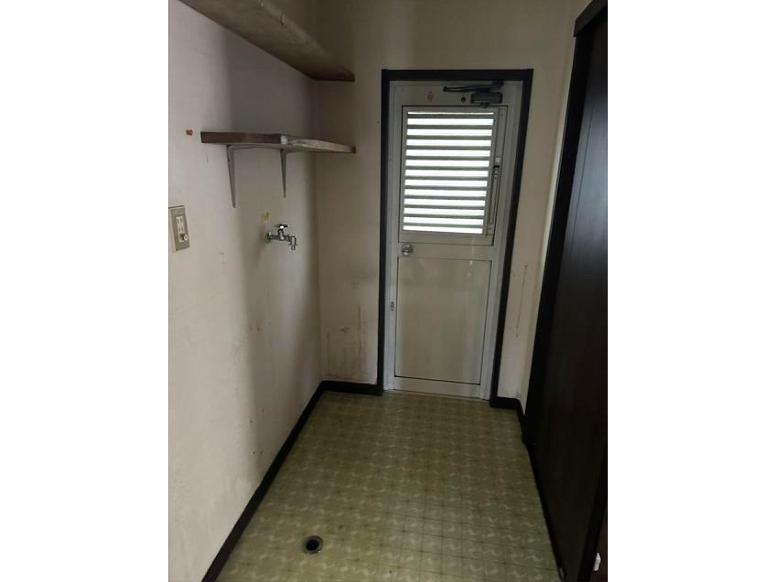 脱衣、洗濯機置場