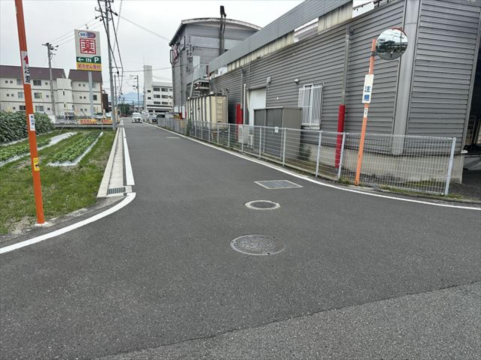 西側道路