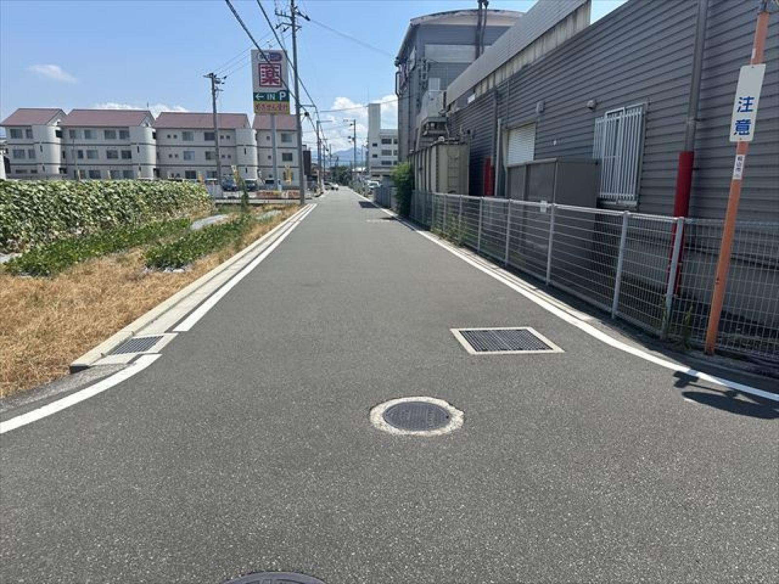 西側道路